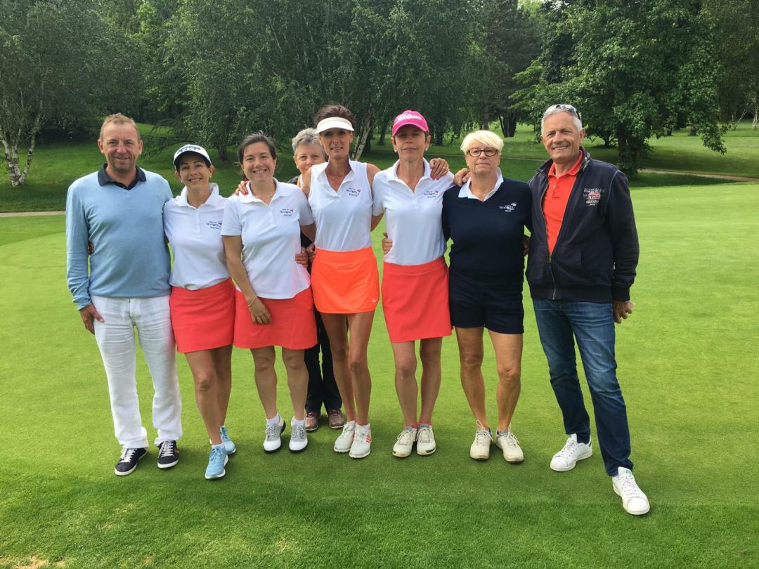 equipe feminine du golf du val de sorne pres de lons le saunier 